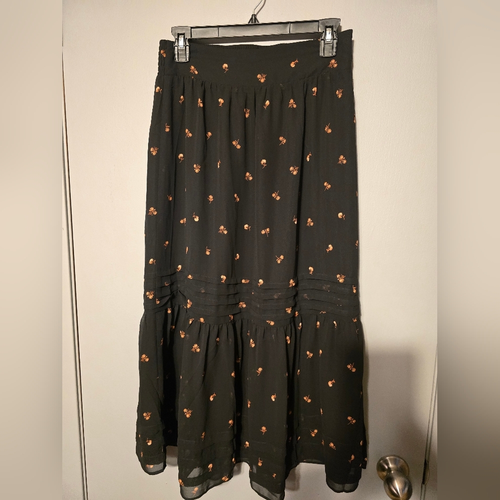Madewell Playful Tiered Black Skirt with Orange Floral Design. Flowers. Girly.